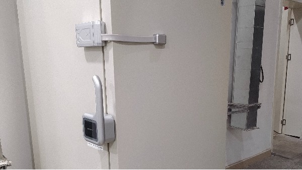 你想知道实验室超级冰柜如何保障安全的吗?23.12.8